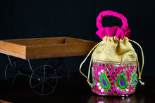 Load image into Gallery viewer, Paisley Band Embroidery Potli