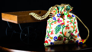 Pearl Strings Handle Embroidery Potli
