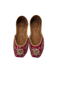 Pink Embroidery Jutti