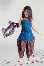 Load image into Gallery viewer, Girls Cowl And Kurta Set With Dupatta