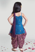 Load image into Gallery viewer, Girls Cowl And Kurta Set With Dupatta