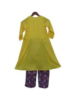 Girls Yellow Long Shrug With Patola Printed Pant